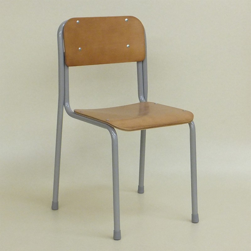 学校 の 椅子