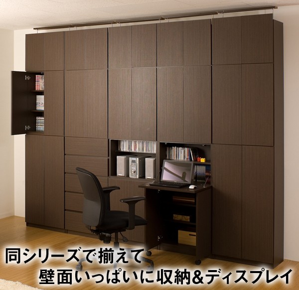 同シリーズで揃えて壁面いっぱいに収納&ディスプレイ