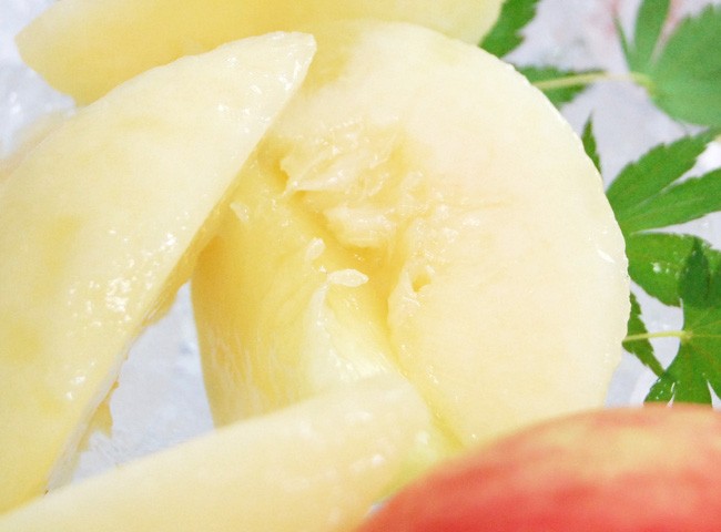 【お中元や夏のギフトに】大玉の桃を化粧箱に詰めた爽やかなフルーツギフト