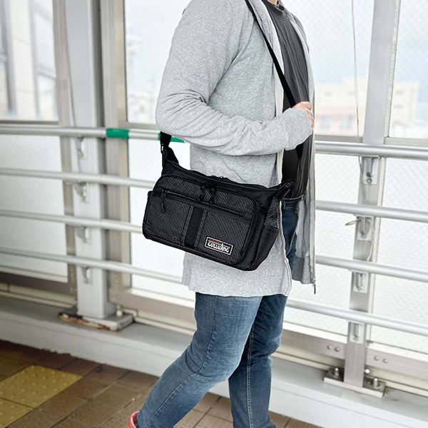 ガルウィング  ショルダーバッグ・メッセンジャーバッグ メンズ ブラック/カーキグリーン/ネイビー 自立型 大容量 軽量 多収納 33783-1 33783-2 33783-3 |  | 01