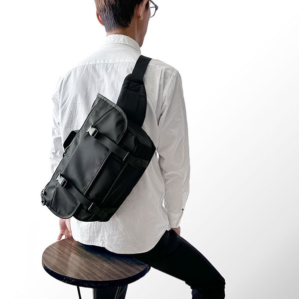 ガルウィング  ショルダーバッグ・メッセンジャーバッグ メンズ ブラック/カーキグリーン 高密度ナイロン 幅広 タブレット収納対応 33785-1 33785-2 |  | 01