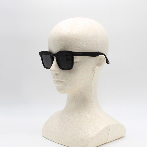 トム・フォード サングラス ユニセックス ブラック×グレー TOM FORD