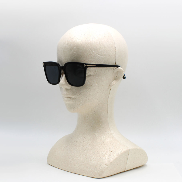 TOMFORD ハタフライフレムサンクラス BEATRICEFT1196 01A 889214457660_back_copy_1080x.
