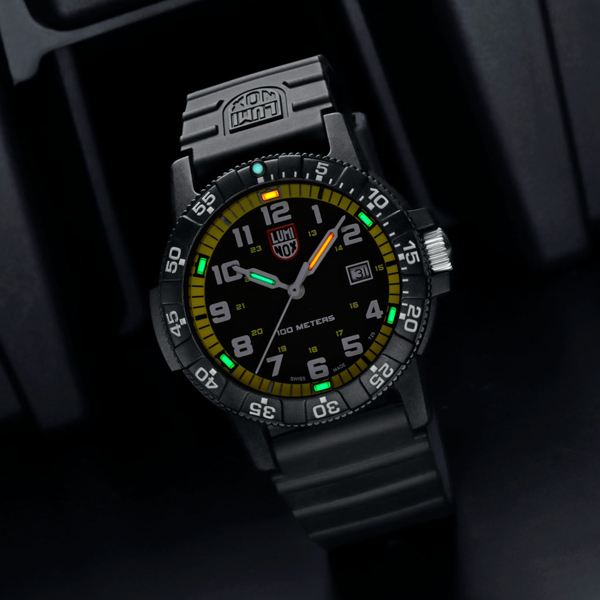 ルミノックス レザーバック シー タートル ジャイアント メンズ 腕時計 0320シリーズ 0329 0325 0323.L オレンジ イエロー ブルー |  | 04