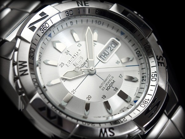 販売情報SEIKO5 メンズ SNZJ03J1 逆輸入品 腕時計 オートマチック セイコー5 シルバー 新品 男 未使用品 海外モデル