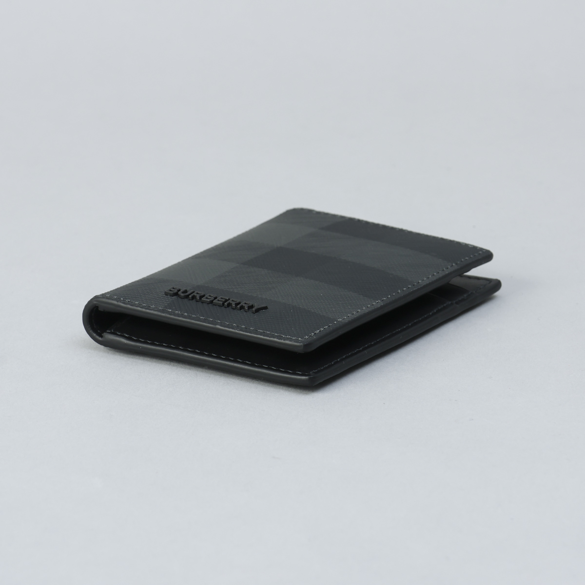 Burberry バーバリー　ブラック　パスポート　エンボスチェック　名刺入れ エンボスチェック カードケース (ブラック) - メンズ, レザー