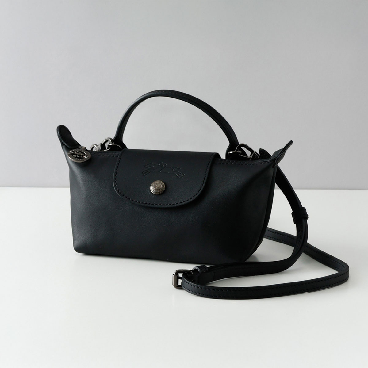 【中古】LONGCHAMP キャヴァルケイド ショルダーバッグ レザー キルティング チェーン ターンロック ロゴ 黒 LONGCHAMP ブラック ショルダーバッグ