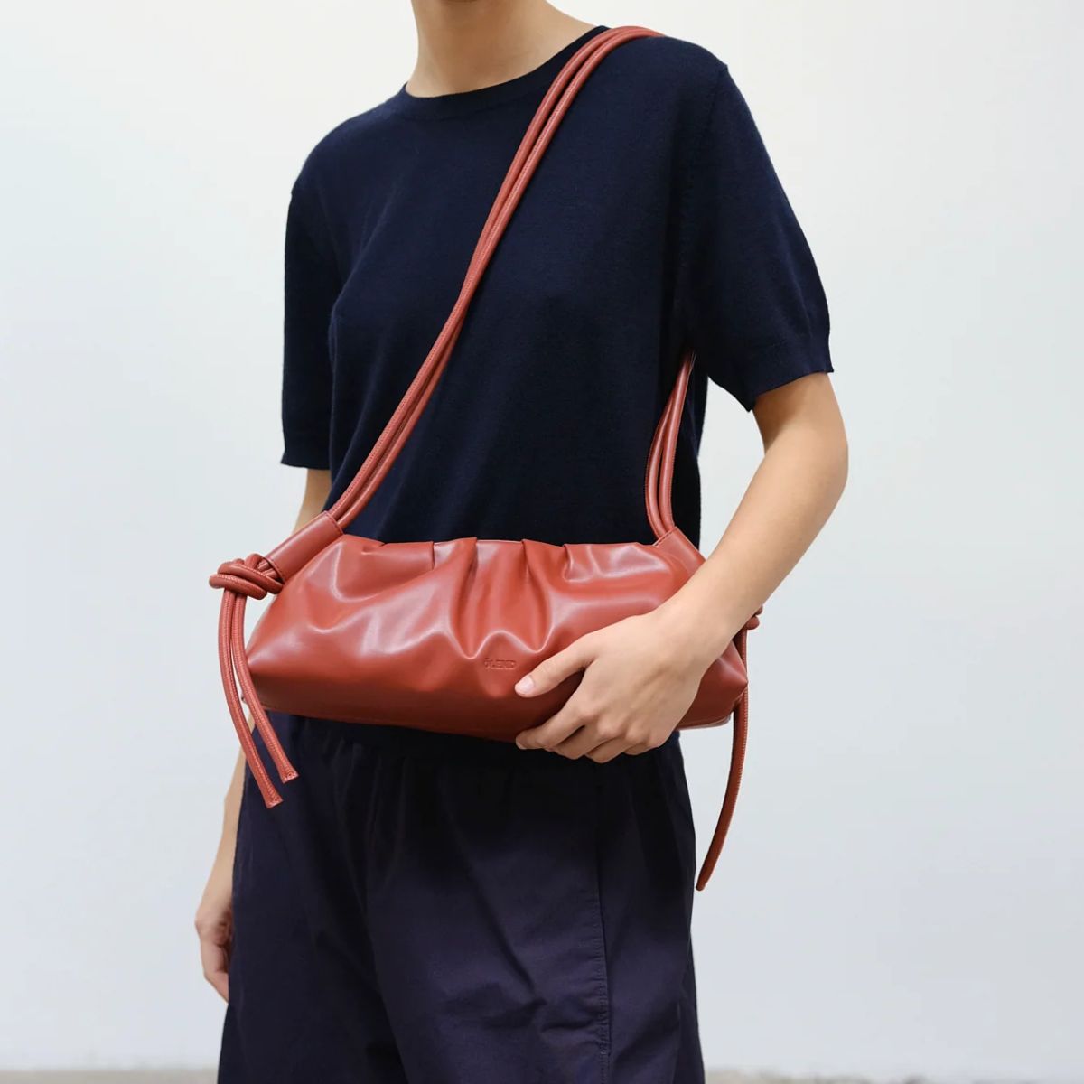 OLEND P5倍 正規販売店 オレンド ショルダーバッグ バッグ ダンプ
