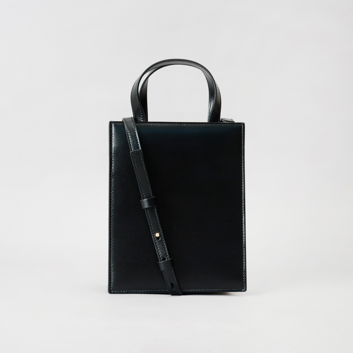 FERRAGAMO（フェラガモ） 並行輸入 ハンドバッグ ブラック NERO/FLAME