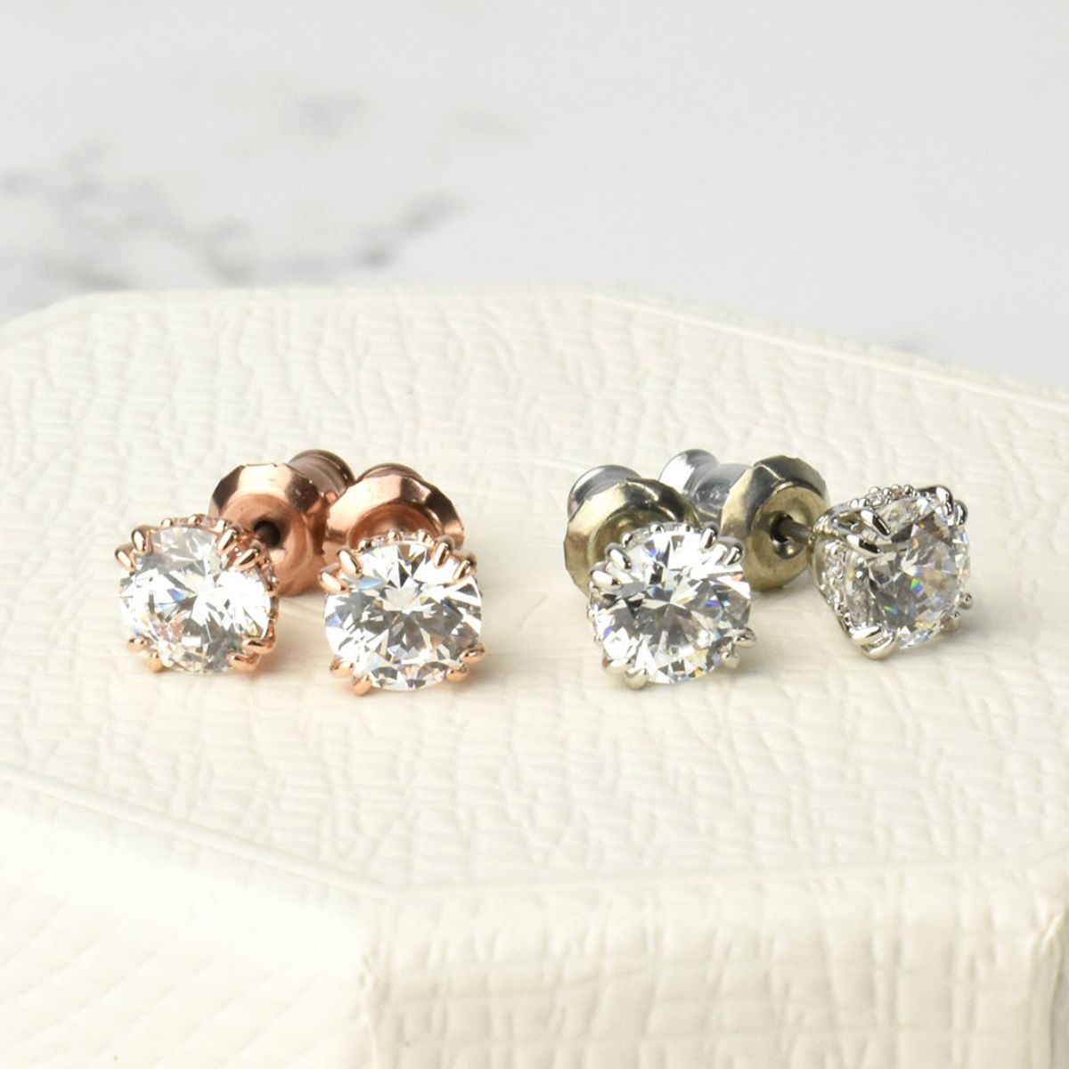 スワロフスキー SWAROVSKI ピアス CONSTELLA STUD EARRINGS ROUND CUT