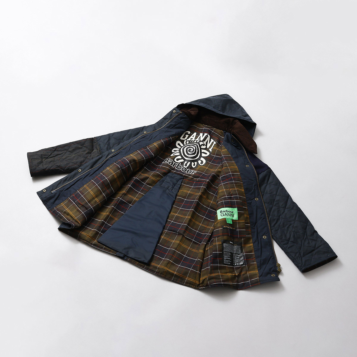 Barbour × GANNIリバーシブル ベスト　バブアー　ガニー Barbour x GANNI、両ブランドのアイコンをミックスさせた