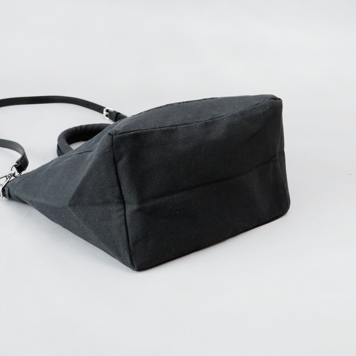 ガニー トートバッグ A5972 5903 SMALL EASY SHOPPER GANNI Women's Small Easy Shopper Bag in Barbados Cherry GANNI