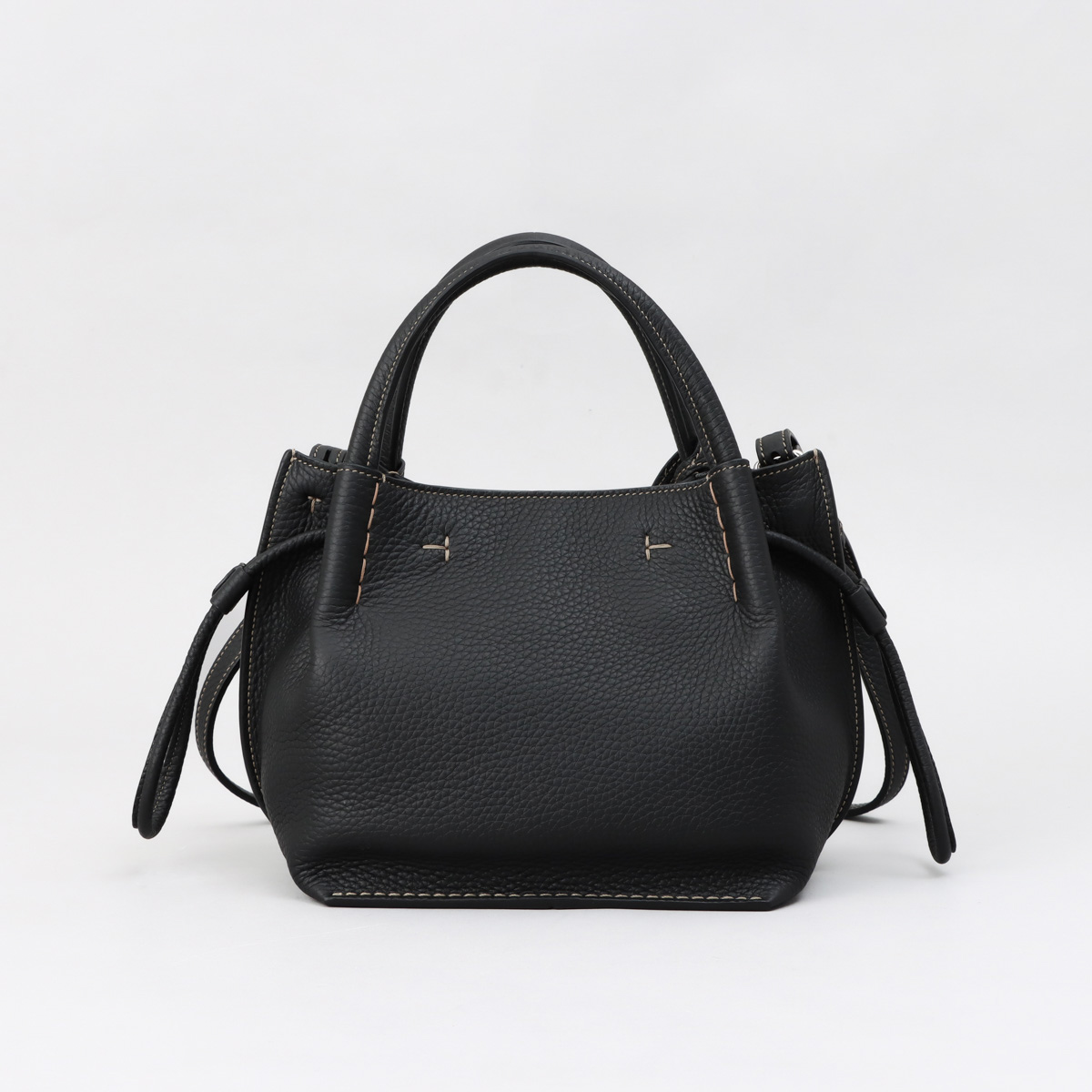 トッズ　バケット　ショルダーバッグ　スタッズ　スウェード　斜め掛け　クロスボディ トッズ バケット ショルダーバッグ スタッズ スウェード 斜め掛け