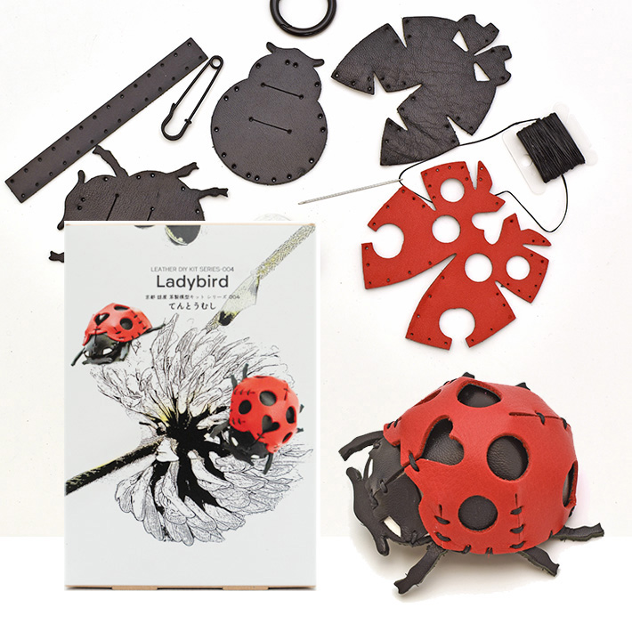 本革 レザークラフト 革で作る てんとうむし テントウムシ 初心者 キット 工作 糸 道具付き ハンドメイド 趣味 革小物 革雑貨 革細工 革模型 送料無料 No.808633 |  | 01