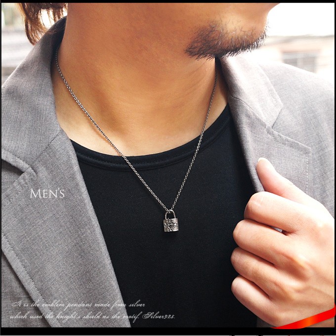 ネックレストップ　2個セット Red string ペアネックレス、ペンダント ペアネックレス