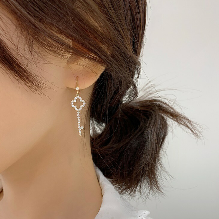 Yahoo! Yahoo!ショッピング(ヤフー ショッピング)ロック キー モチーフ ビジュー ピアス 揺れピアス ゴールド 金色 華奢ピアス デザイン ピアス 大人 上品 エレガント 華奢 アクセサリー ジュエリー