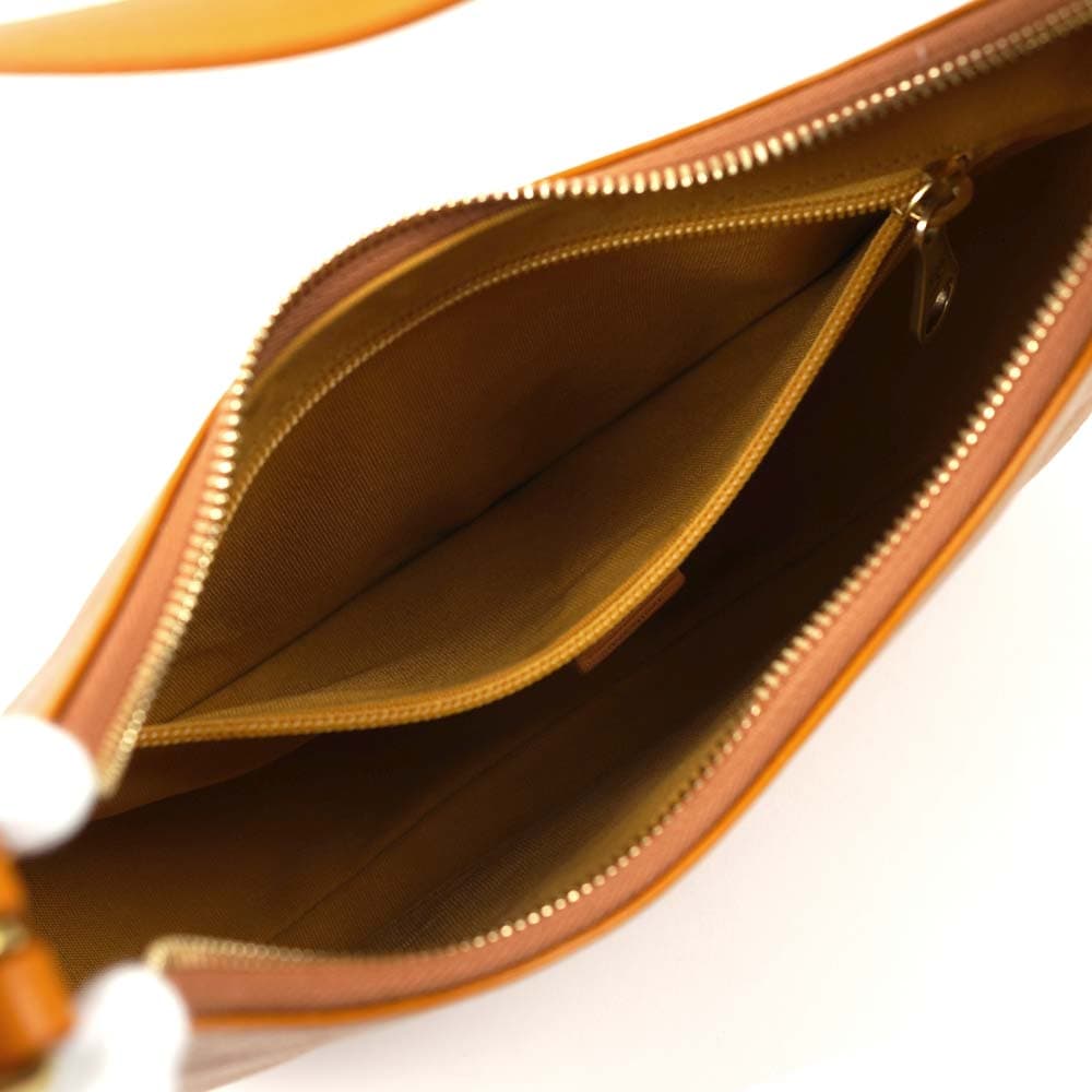イルビゾンテ スリングバッグ 縦型 オレンジ 希少品 美品 IL BISONTE（イルビゾンテ） 並行輸入品 ショルダーバッグ IL BISONTE
