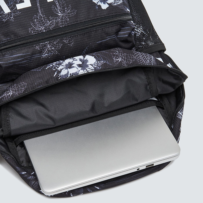 OAKLEY（オークリー） バッグ ESSENTIAL Day Pack L 5.0 バックパック