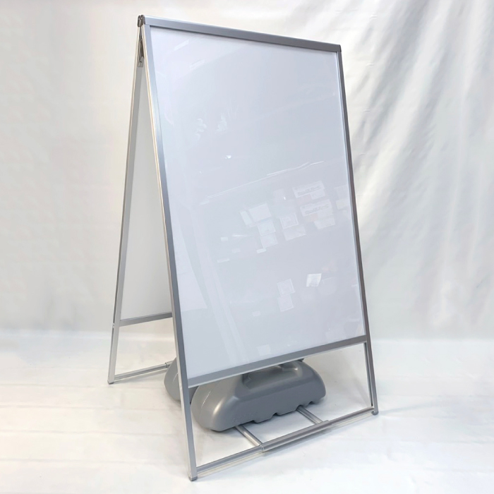 屋内用両面ポスタースタンドB1オプション使用写真