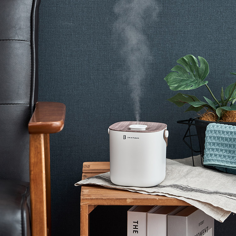 充電式ボックス型加湿器 -Premium WOOD- 丸みのあるボックスデザインと