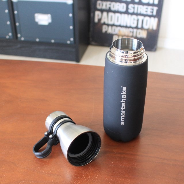 直飲みステンレスボトル horei 10時間 キャップはストラップ付 ストラップ付フタ 保冷 スマートシェイクリテイン smartshakeretain おしゃれ 水筒