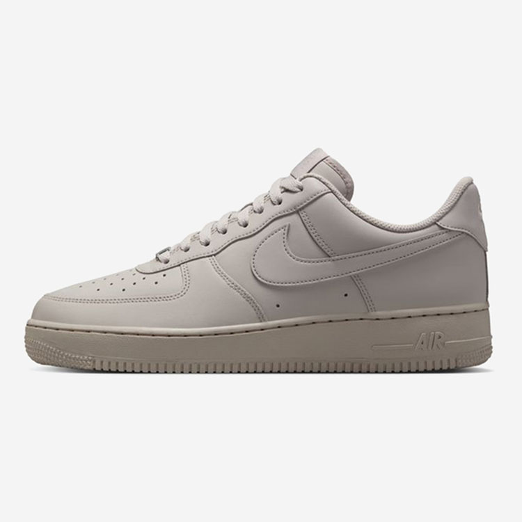 NIKE（ナイキ） スニーカー AIR FORCE 1 07 ESS 3X エアフォースワン