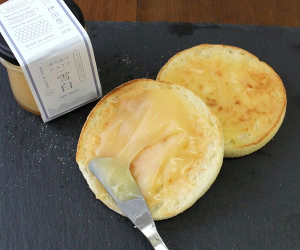 【送料無料】秋田屋 はちみつDAYS 雪白 90g トースト専用はちみつ はちみつバター 手土産 冬休み お供え お歳暮 敬老の日 スパセ |  | 01