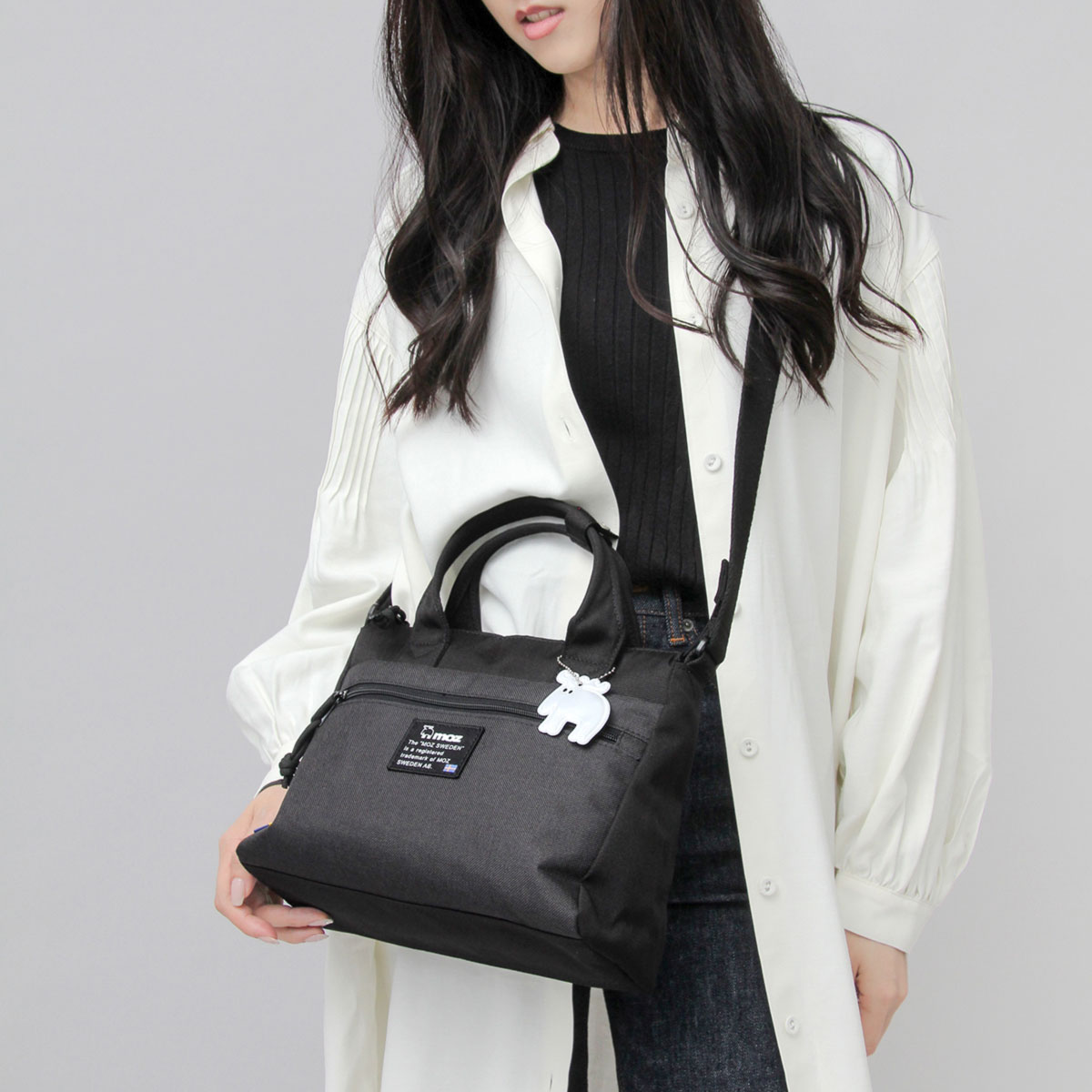 手作り☆モノトーン柄の働く車のスクエアショルダーバッグ☆Mサイズ モノトーン柄はたらく車のスクエアショルダーバッグ☆Mサイズ - お