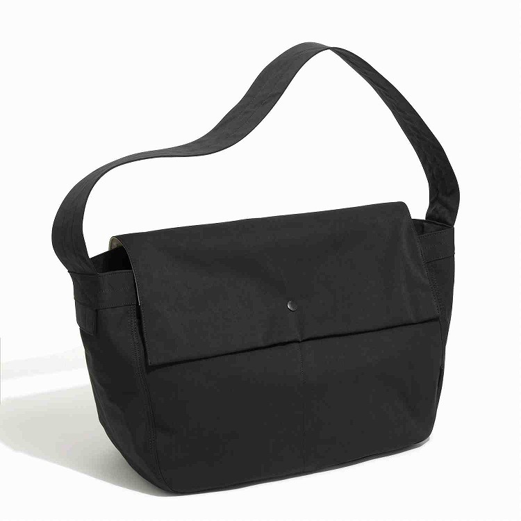 UNTRACK エース公式 ショルダーバッグ 旅行 お出かけ カバン 21L