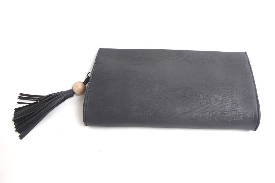 ショルダーバッグ クラッチバッグ 斜め掛けバッグ 2WAY タッセル フェイクレザー ショルダーバッグ バッグ