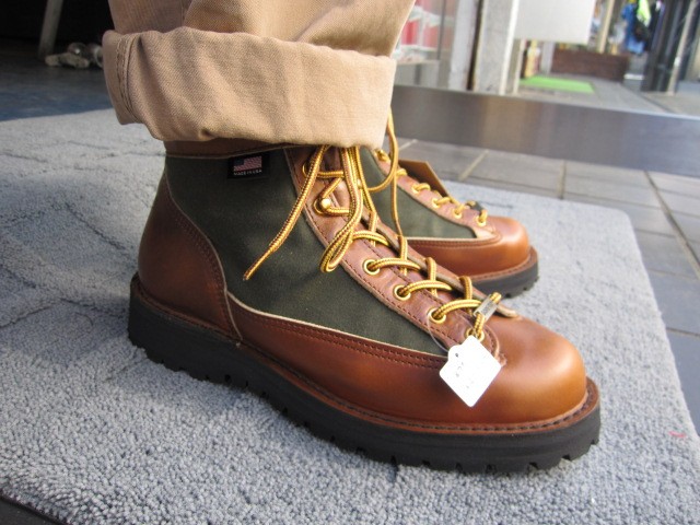 新品未使用　ダナーライト80th記念モデル
サイズUS6 DANNER(ダナー)DANNER LIGHT 80TH (ダナーライト80周年記念