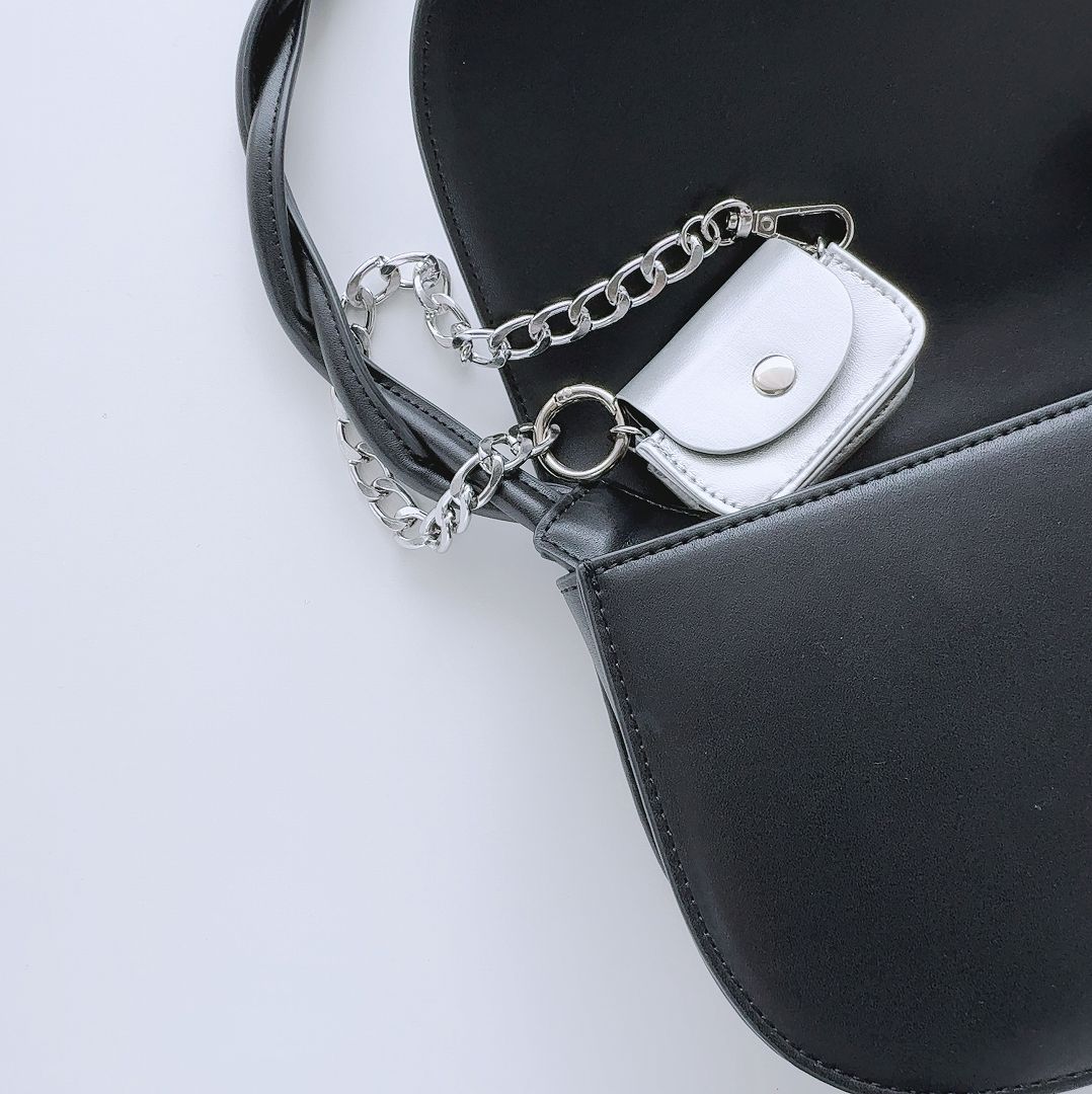 Apple AirPods AirPodsPro バッグスタイルケース エアポッズケース 第1世代 第2世代 第3世代 シルバー |  | 06