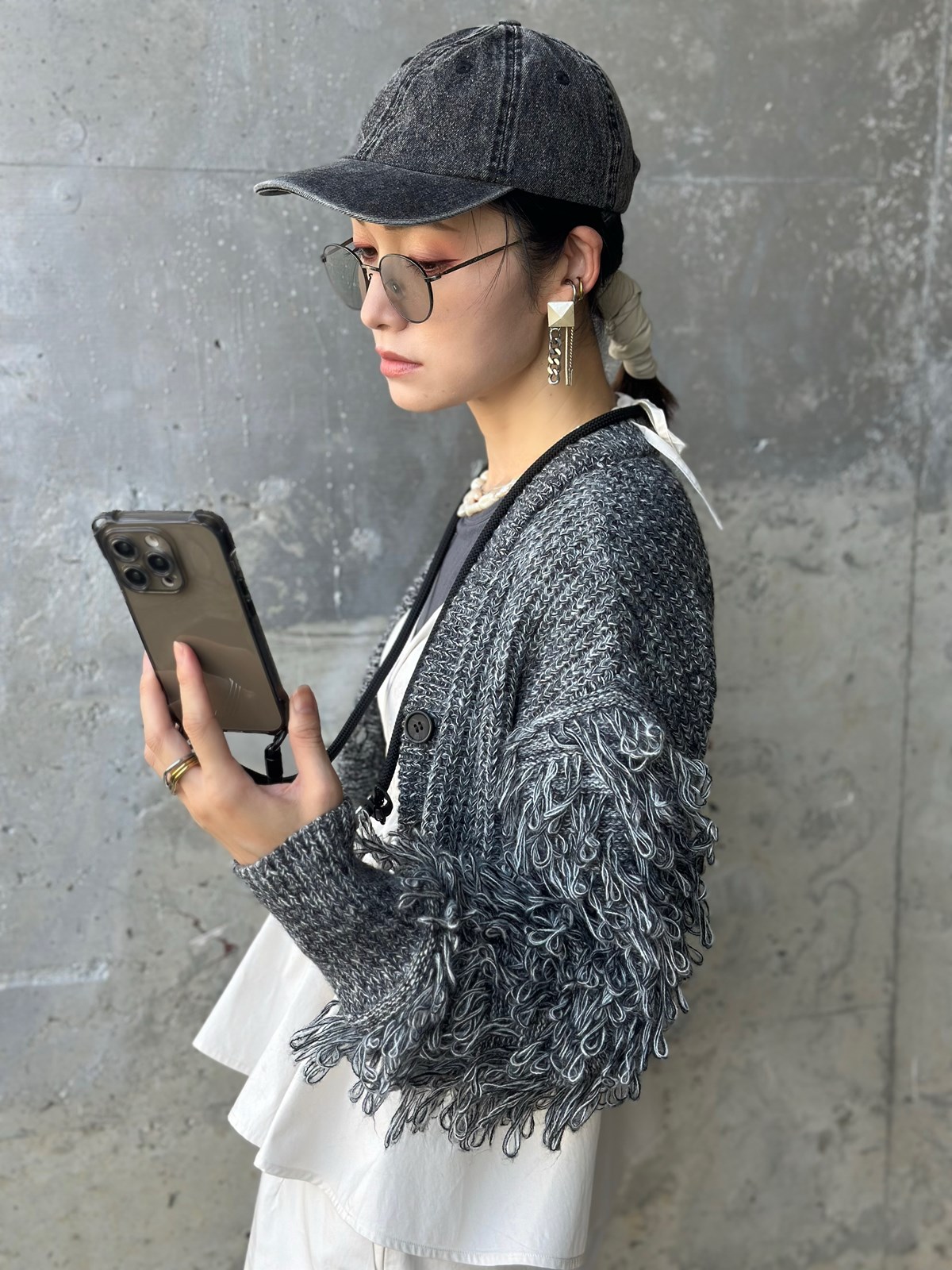 Apple iPhoneケース フォーカス ショルダーケース おしゃれ 男女兼用 レディース メンズ かっこいい ケース ブラック ロープ |  | 03