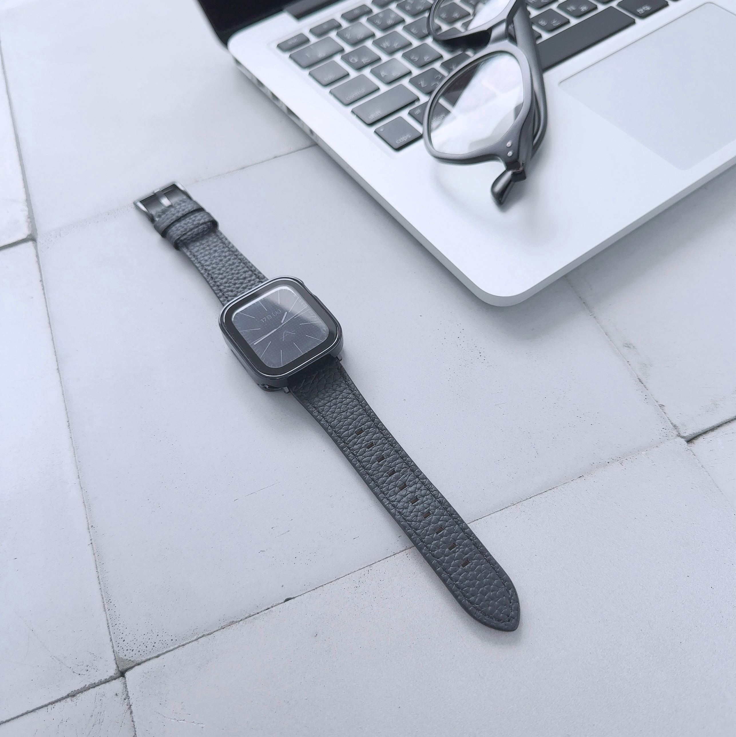 Apple Watch 全機種対応 アップルウォッチ バウンスレザーバンド おしゃれ バンド デザイン 男女兼用 |  | 01