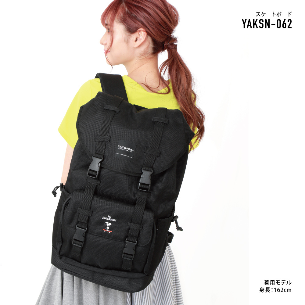 ヤックパック スヌーピー リュック リュックサック フラップリュック 撥水 ナイロン 大容量 26l 黒 コーデュラ Yaksn 013 Action 通販 Yahoo ショッピング