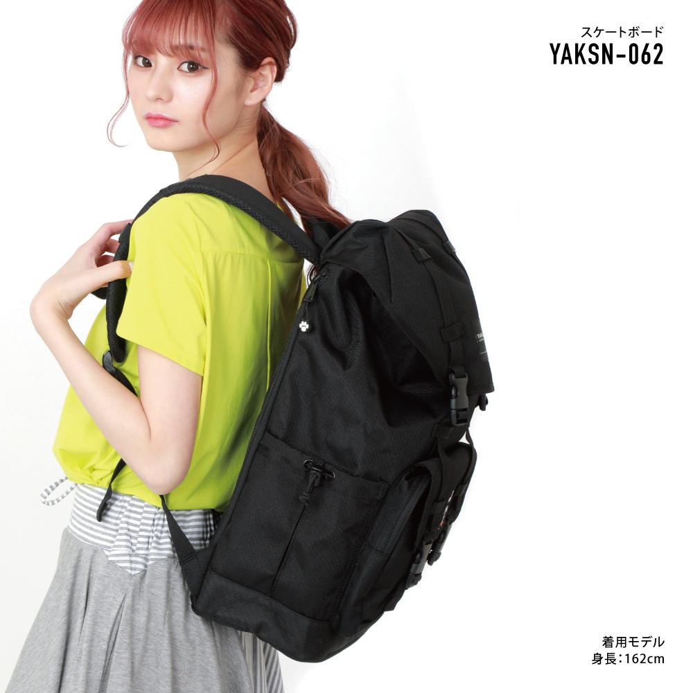 ヤックパック スヌーピー リュック リュックサック フラップリュック 撥水 ナイロン 大容量 26l 黒 コーデュラ Yaksn 013 Action 通販 Yahoo ショッピング