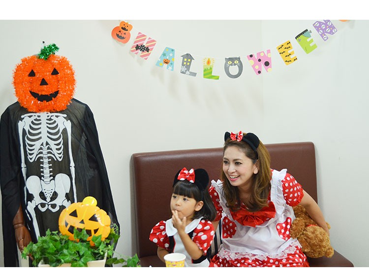 ママと一緒のハロウィン、パーティーにお出かけ♪
