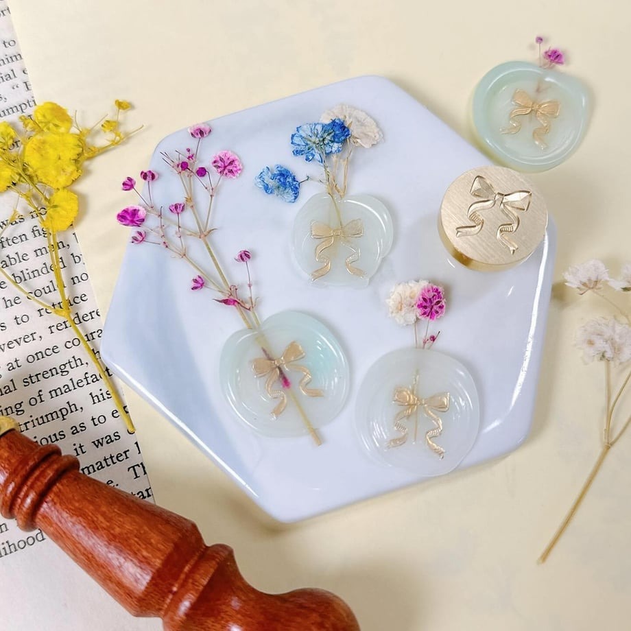 シーリングスタンプ ヘッド ＜ Ribbon ＞【adessoオリジナルデザイン】 花束ができるシーリングスタンプ 交換用 シーリングワックス 封蝋 付け替え リボン |  | 02