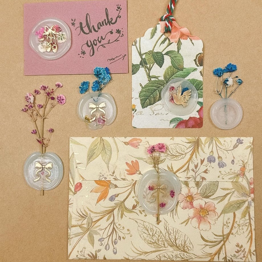 シーリングスタンプ ヘッド ＜ Ribbon ＞【adessoオリジナルデザイン】 花束ができるシーリングスタンプ 交換用 シーリングワックス 封蝋 付け替え リボン |  | 01