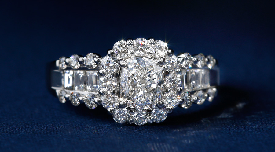 ダイヤモンド リング 1.00ct E VVS2 クッションカット プラチナ Pt 