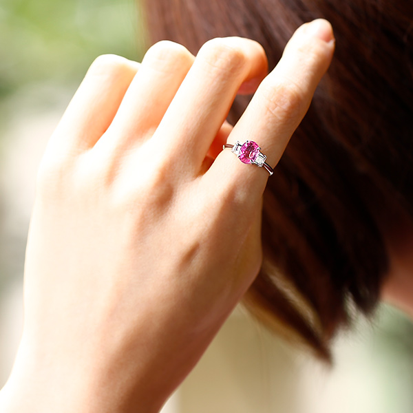 ピンクサファイア リング 1.4ct / 脇石ダイヤモンド0.55ct(Total