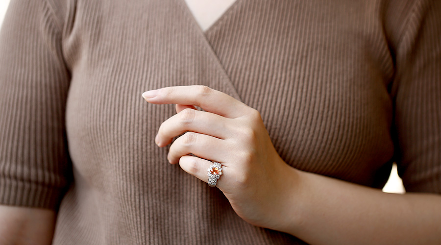 オレンジサファイア リング 1.37ct オーバル ミックスカット 脇石