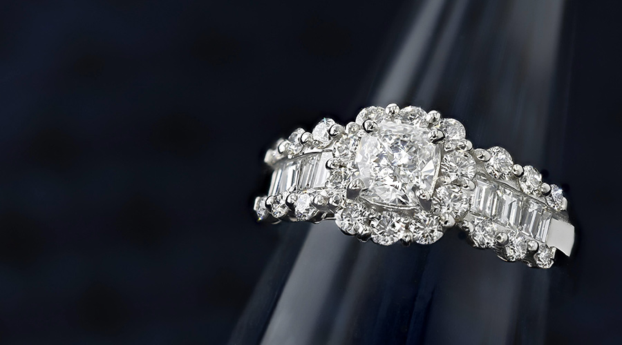 ダイヤモンド リング 0.70ct E〜F VS1 クッション ダイヤモンド リング 0.70ct E〜F VS1 クッション
