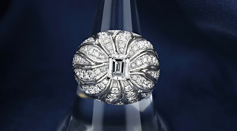 ダイヤモンド リング 0.9ct E VVS2 エメラルドカット プラチナ Pt 鑑定