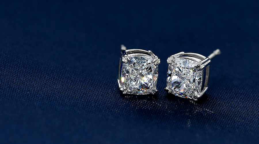 ダイヤモンド ピアス 一粒 2ct(Total) D IF クッションモディファイド