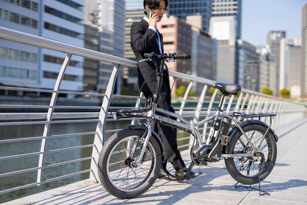 X-Adventure TDN-246Lとビジネスマン