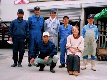 細矢さん夫妻とフタッフの人たち