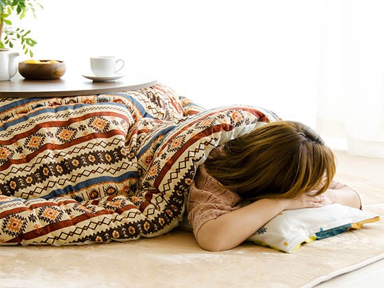 となってい こたつ布団 厚掛け 直径5cm 炬燵 ネイティブ柄 モダン 人気 エア リゾームインテリア 通販 Paypayモ 丸型 円形 こたつ掛け布団 おしゃれ 北欧 かわいい コタツ布団 コタツ掛け布団 日本製 ボリューム