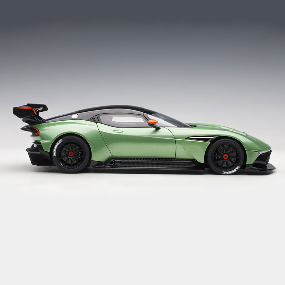 アストンマーチン（ASTON MARTIN） ヴァルカン メタリック・グリーン 1