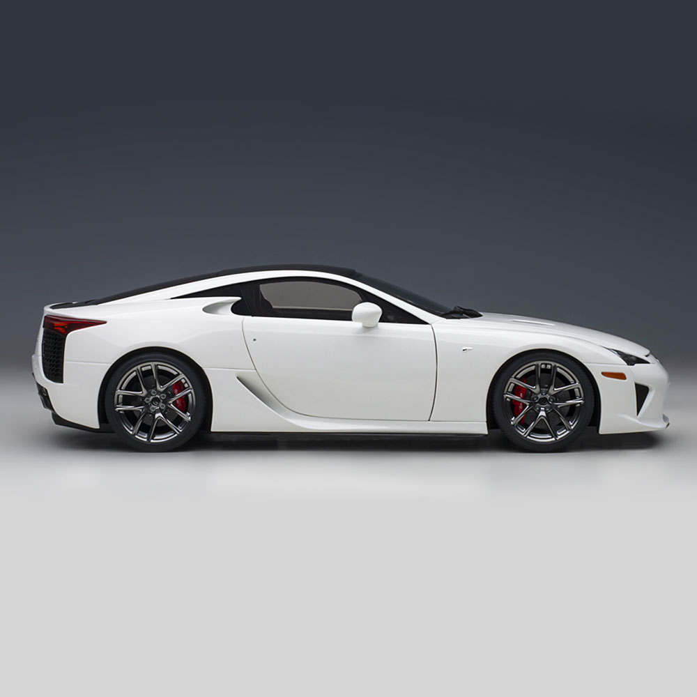 ミニカー 1/18 レクサス LFA ホワイテスト ホワイト ブラック カーボン オートアート LEXUS AUTOart モデルカー 78851